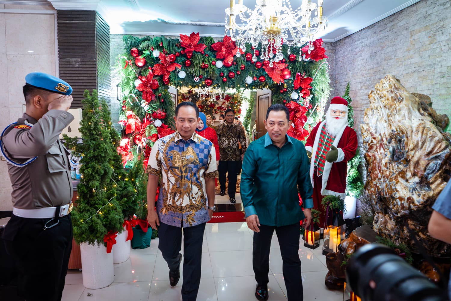 Panglima TNI Pererat Silaturahmi dalam Perayaan Natal 2024 Melalui Kunjungan ke Tokoh Pemerintahan