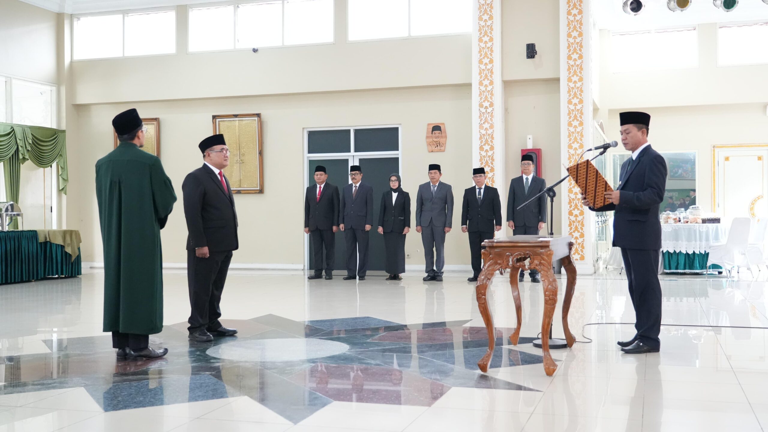 Bupati Bandung Lantik Enjang Wahyudin sebagai Kadisdik Definitif, Fokus Tingkatkan Kualitas Pendidikan