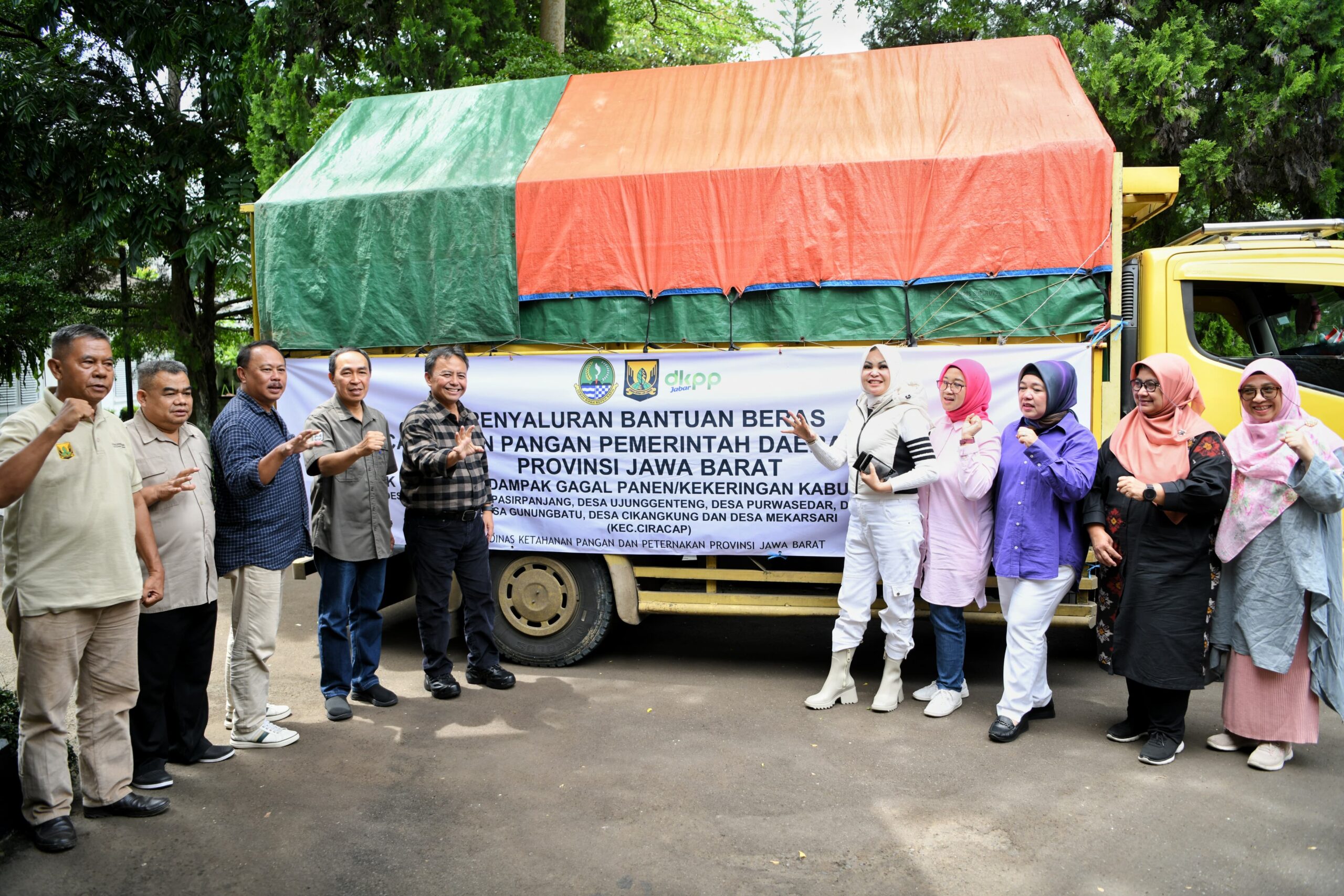 Pemprov Jabar Salurkan 122 Ton Beras untuk Warga Terdampak Kekeringan di Sukabumi