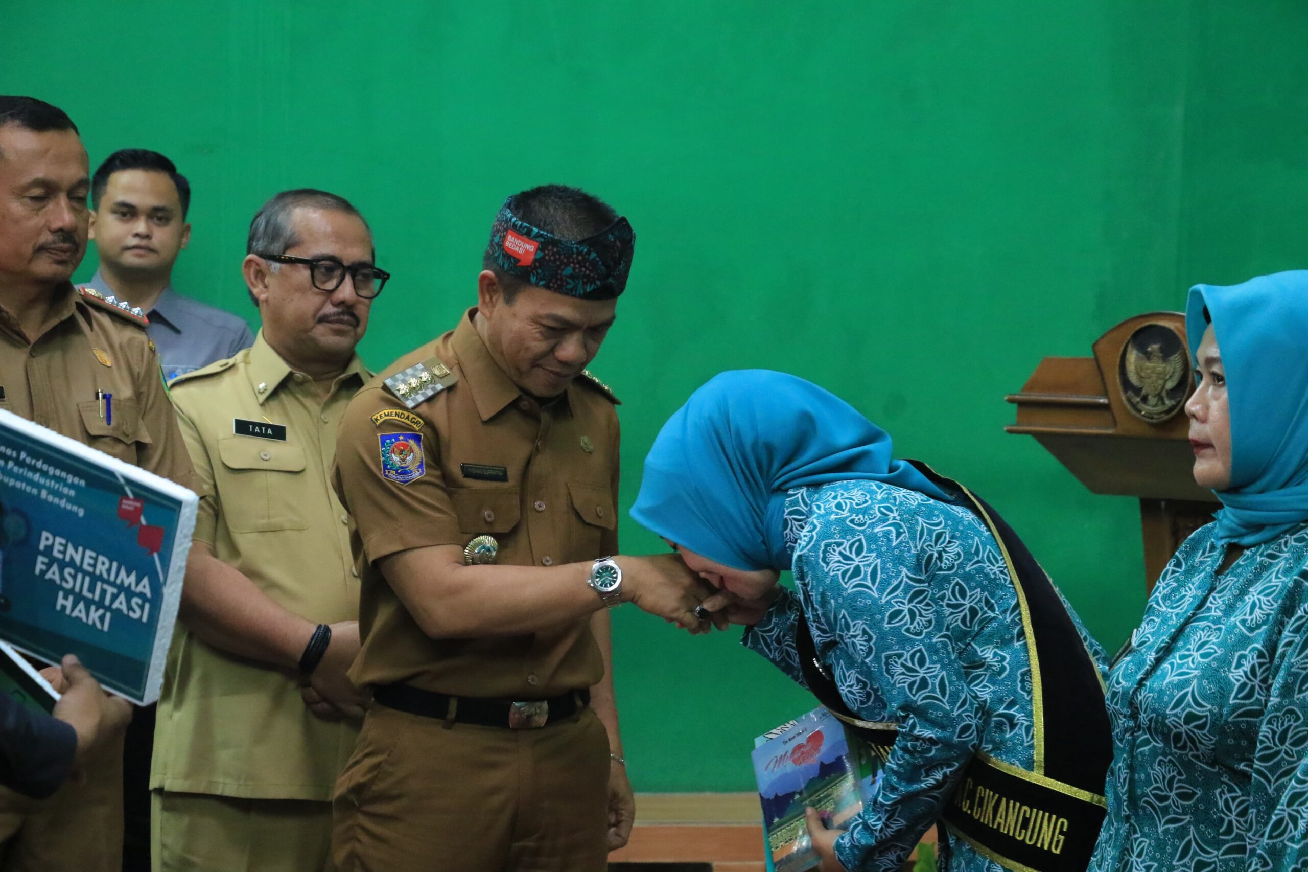 Bupati Bandung Dadang Supriatna Kembali Gelar Rembug Bedas di Kecamatan Cikancung