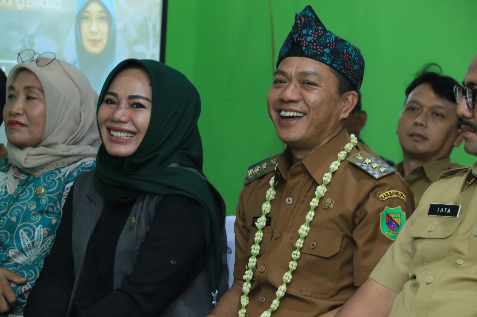 Bupati Bandung Bebaskan 8.300 Ijazah Tertahan, Beri Harapan Baru bagi Generasi Muda