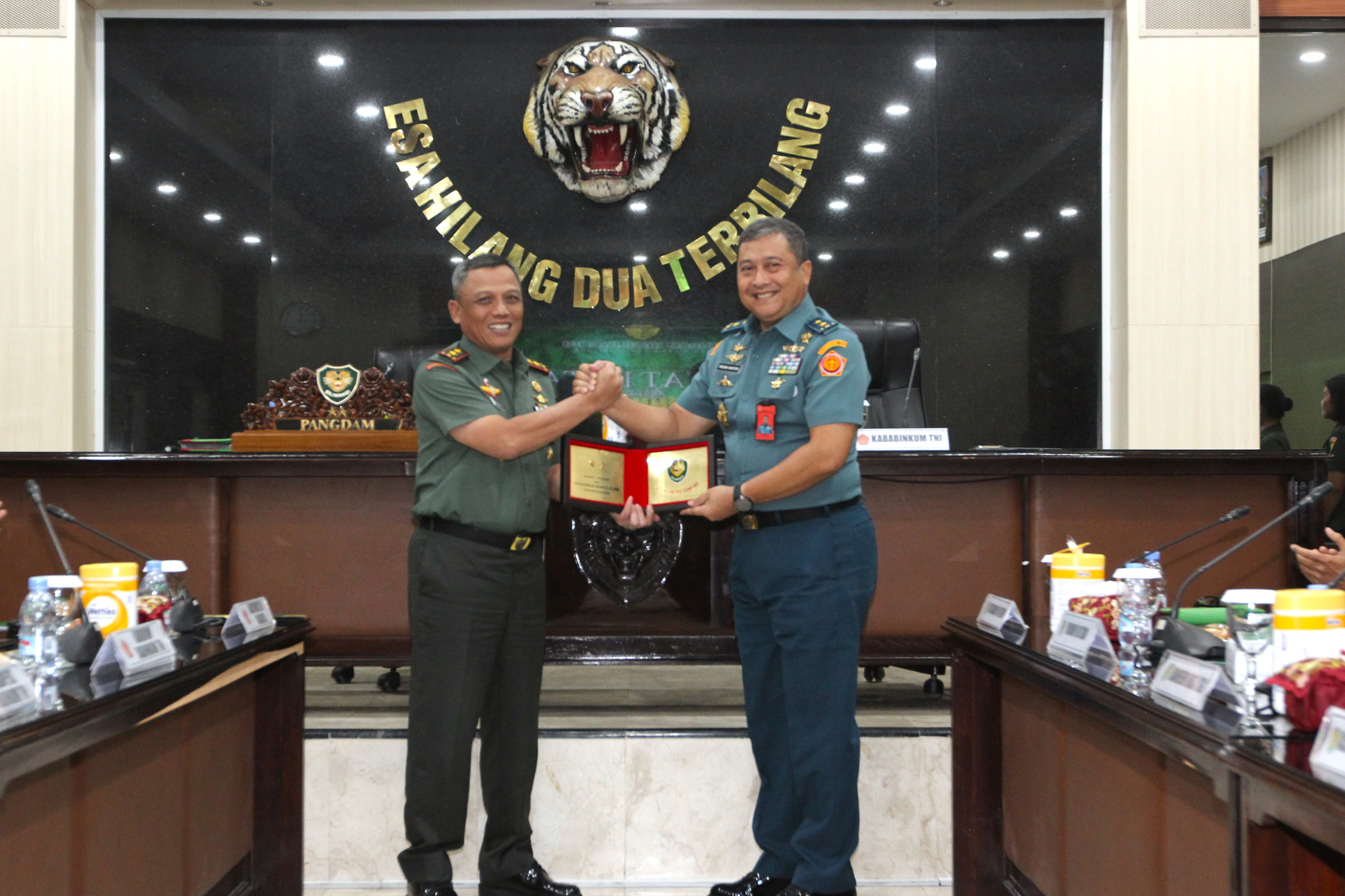 Pangdam III/Slw dan Kababinkum TNI Perkuat Sinergi dan Kerja Sama