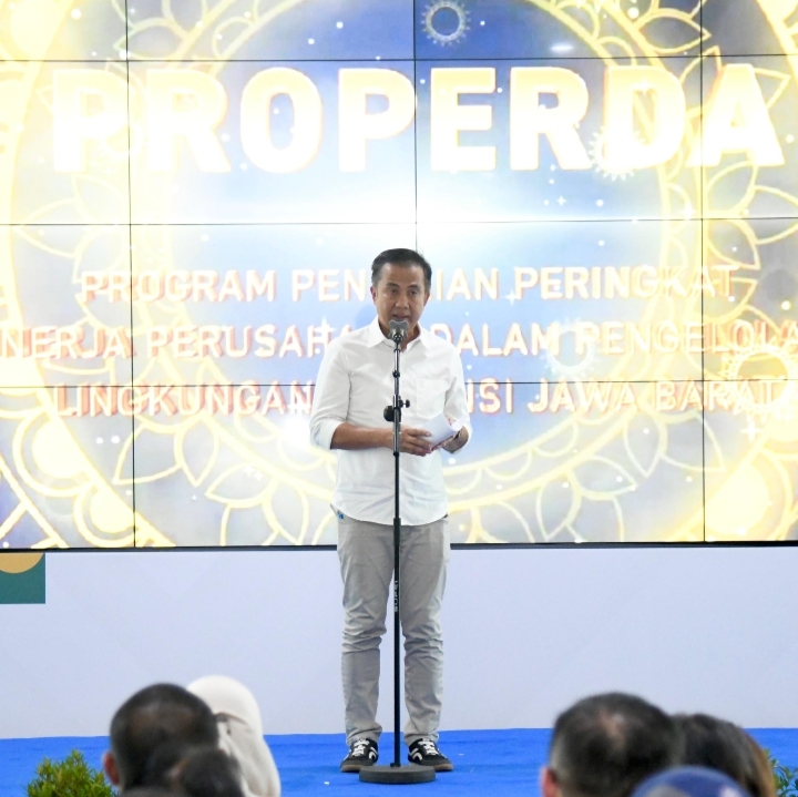 Pemda Jabar Serahkan Sertifikat Biru Properda 2023–2024, Dorong Perusahaan Peduli Lingkungan
