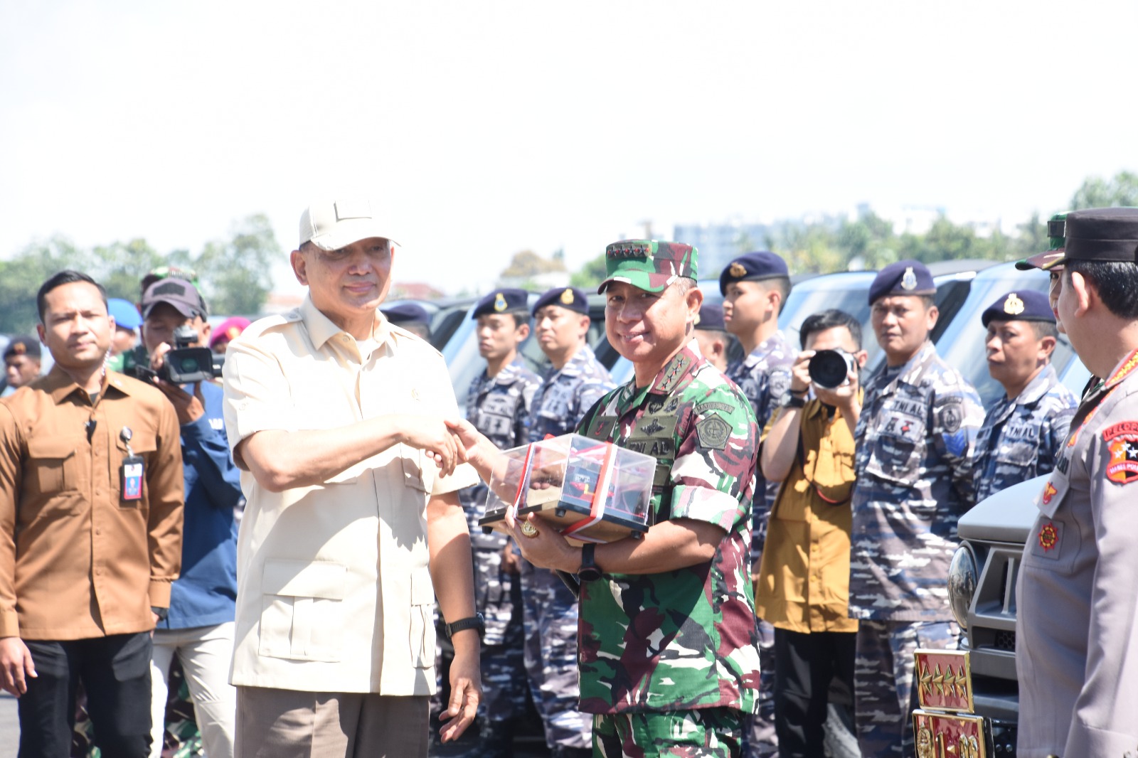 Menhan RI Serahkan Ransus Maung ke TNI dan Polri, Wujud Kemandirian Industri Pertahanan Nasional