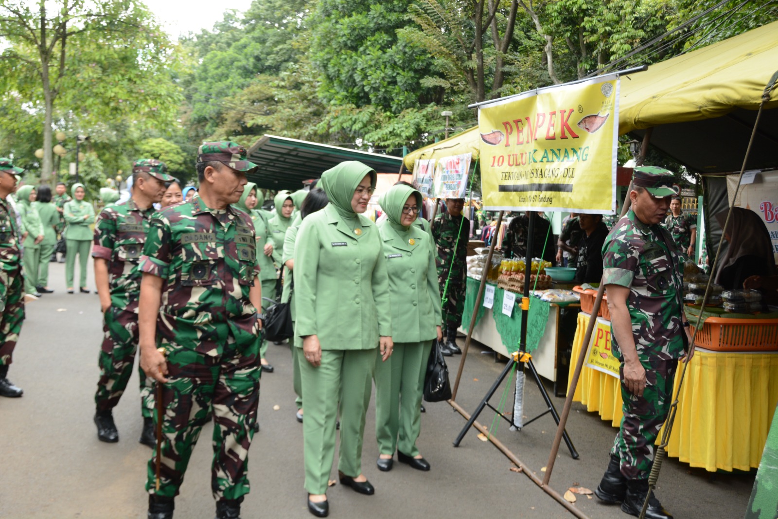 Kodam III/Siliwangi Gelar Bazar Murah, Warga Antusias Berburu Kebutuhan Lebaran