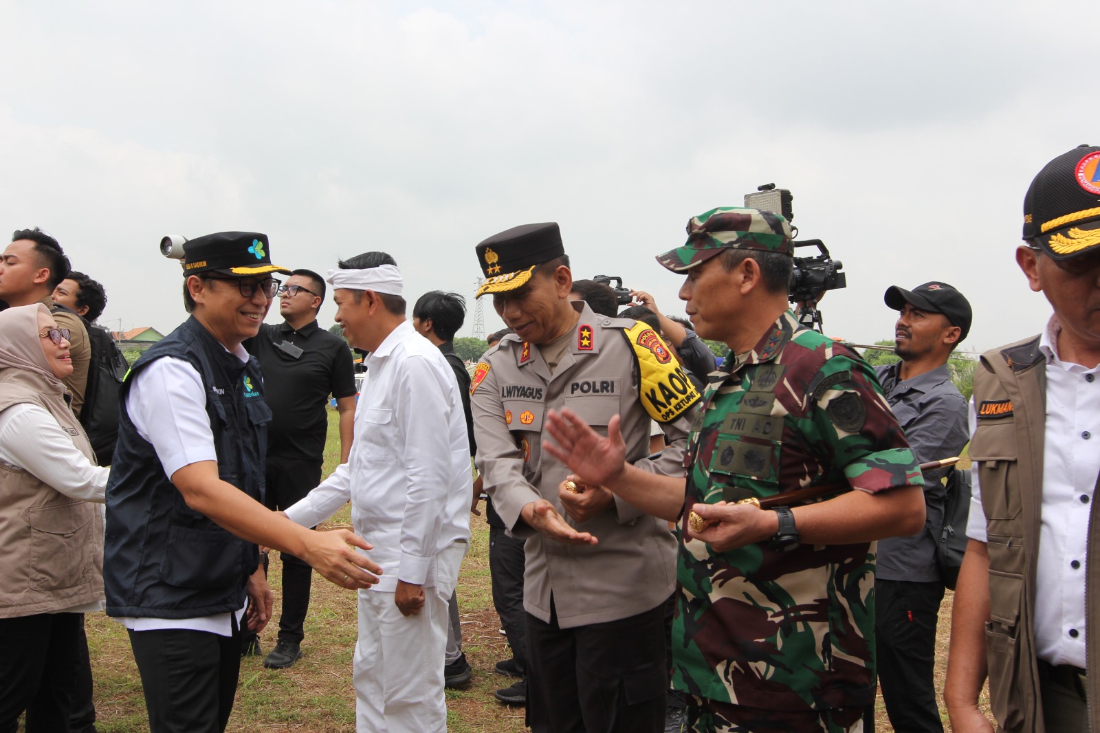 Panglima TNI dan Kapolri Tinjau Kesiapan Arus Mudik di Rest Area KM 57 Tol Jakarta-Cikampek
