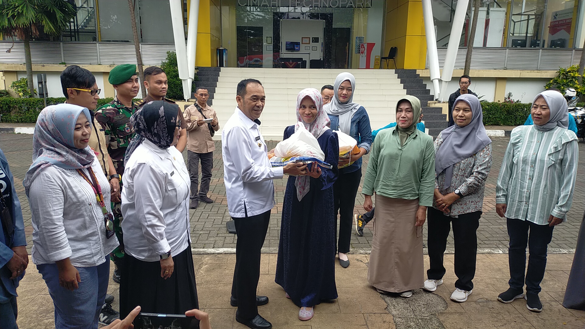 Pemkot Cimahi Salurkan 3.264 Paket Sembako Bersubsidi dari Pemprov Jabar