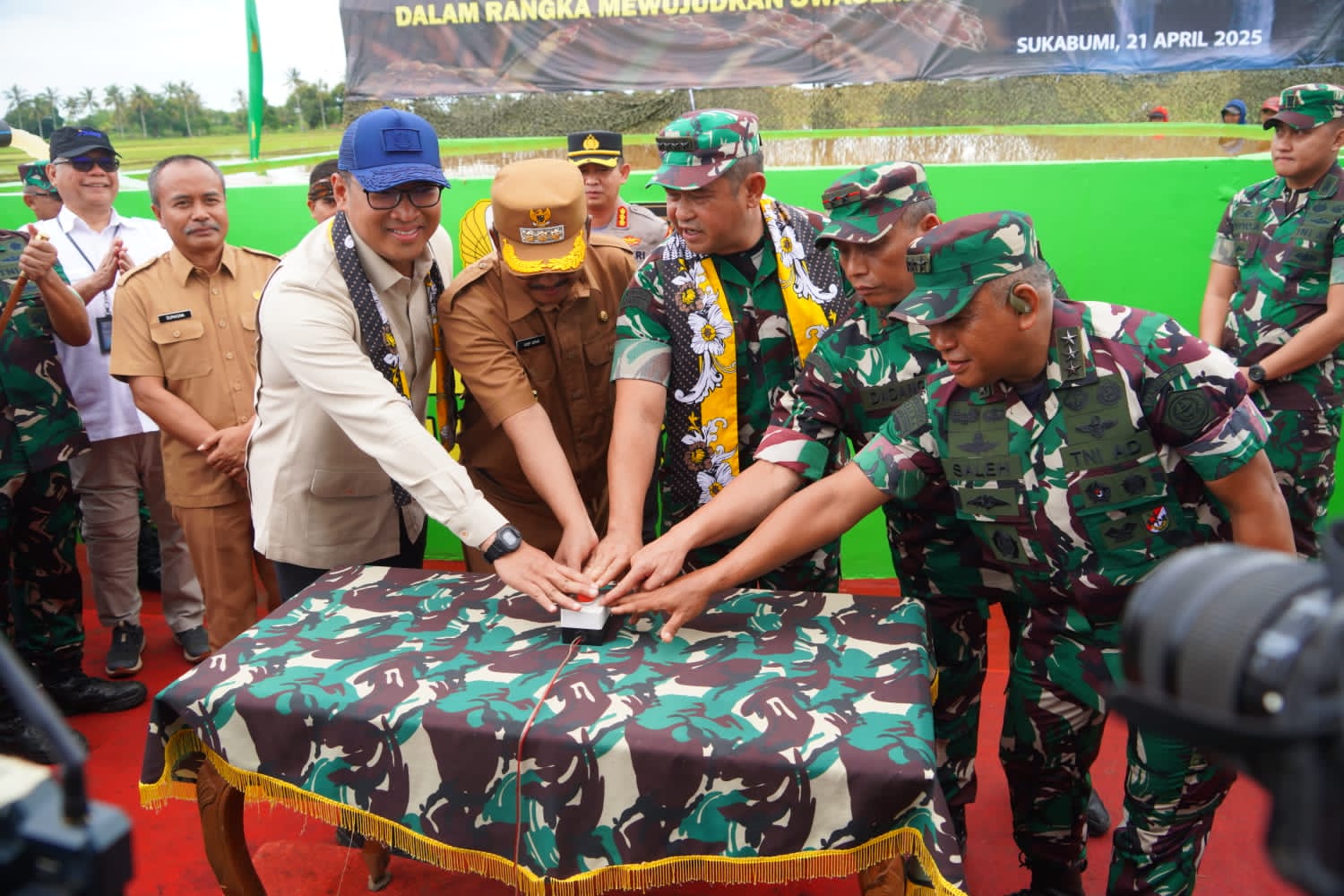 Kasad dan Wamentan Resmikan Sarana Pengairan Pertanian di Sukabumi