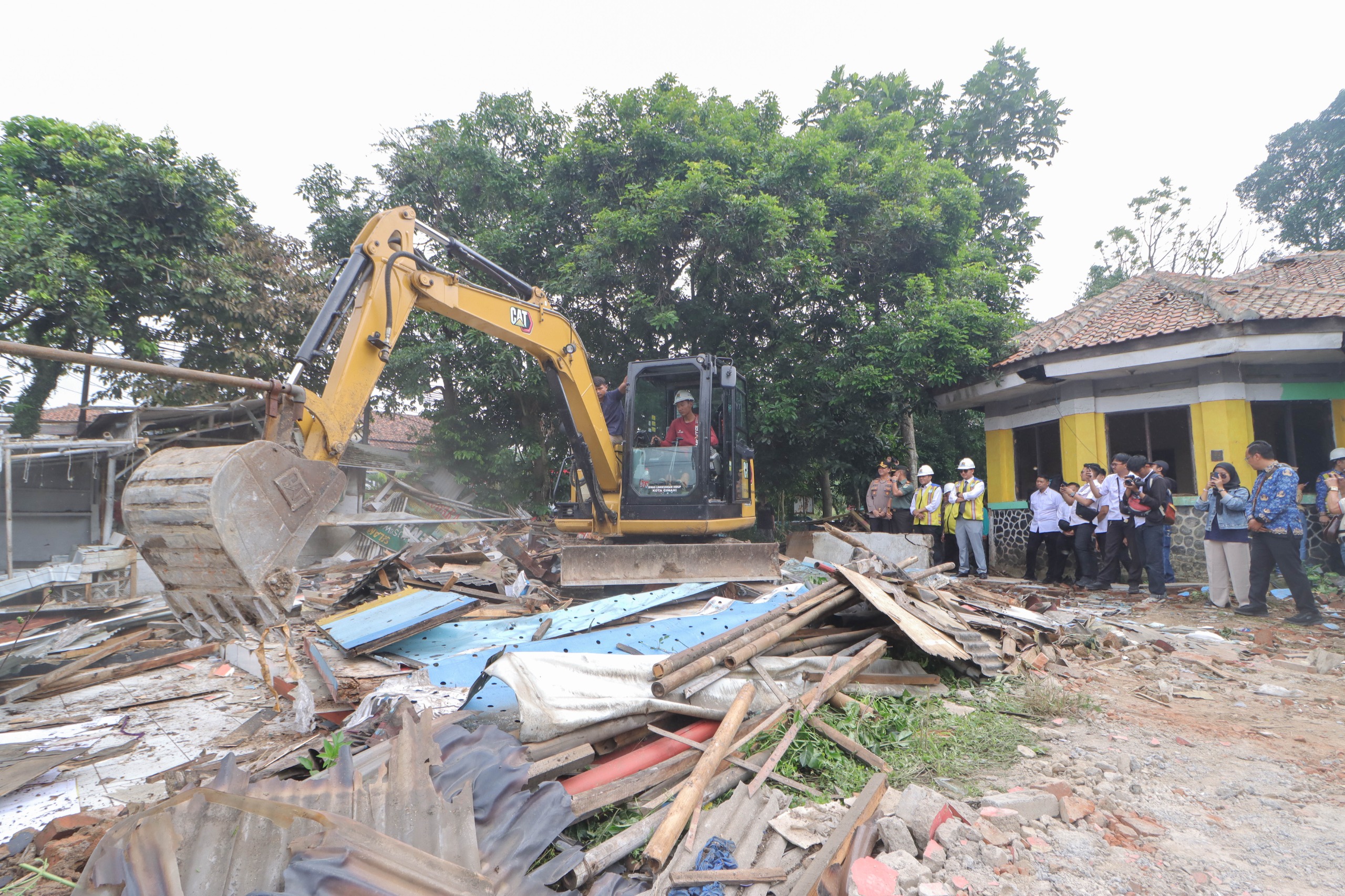 Cimahi Tata Ulang Jalan Raden Demang