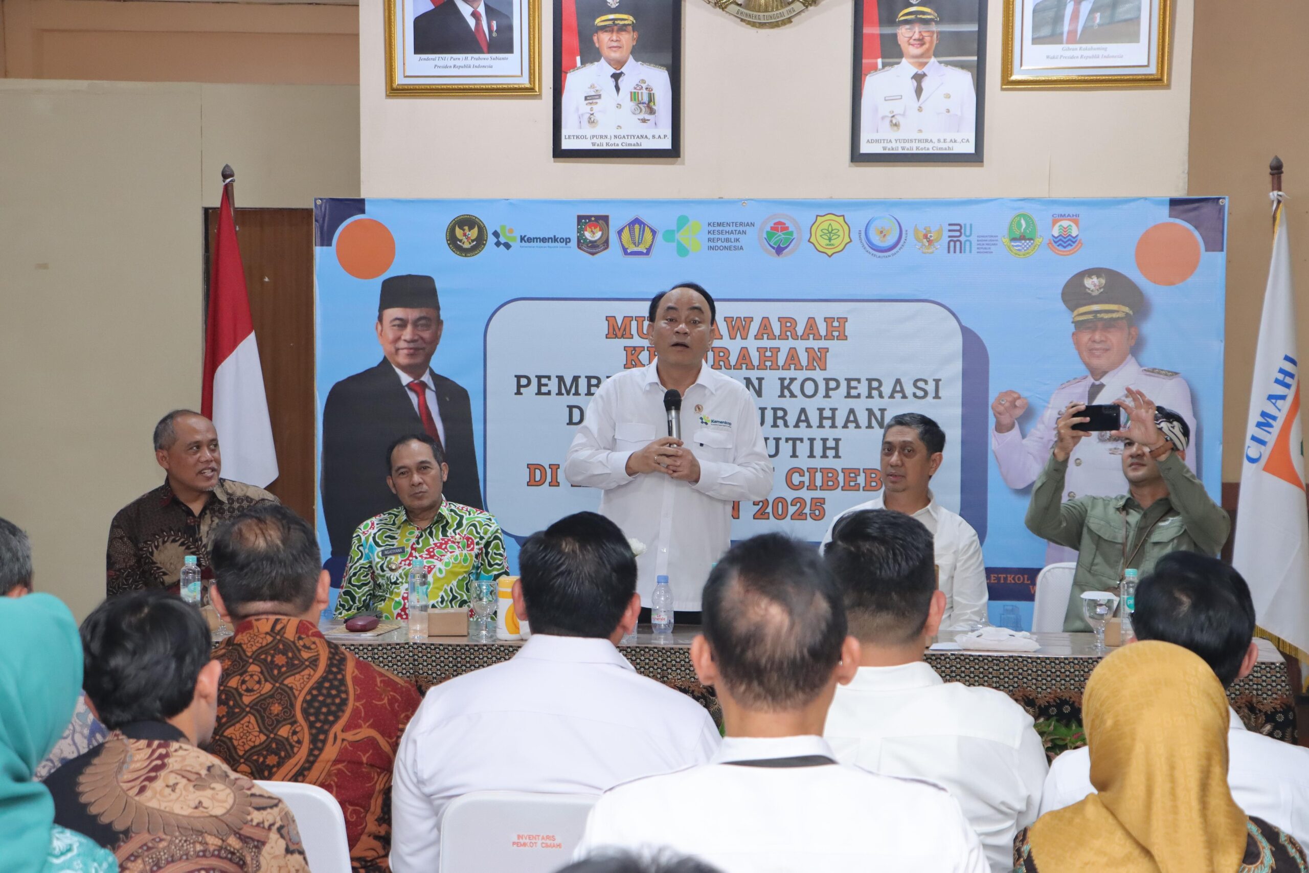 Menteri Koperasi Tinjau Pembentukan Koperasi Merah Putih