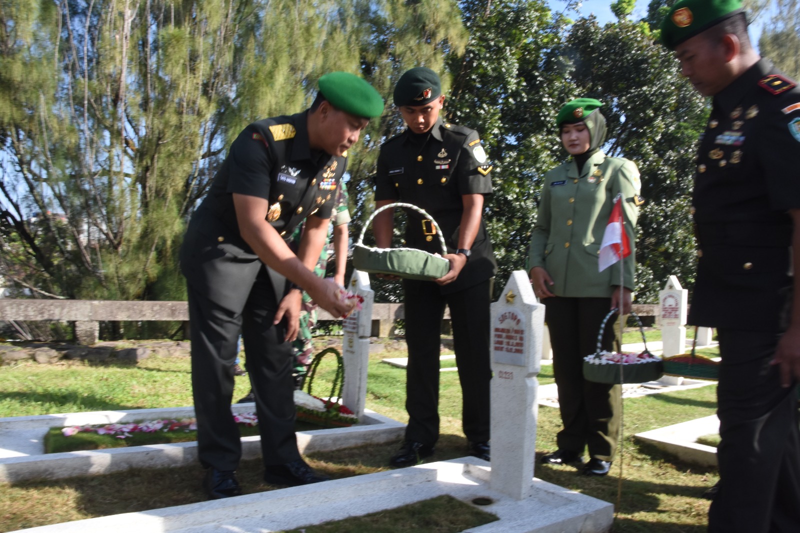 Ziarah TMP Cikutra, Kodam III/Siliwangi Kenang Jasa Pahlawan di HU