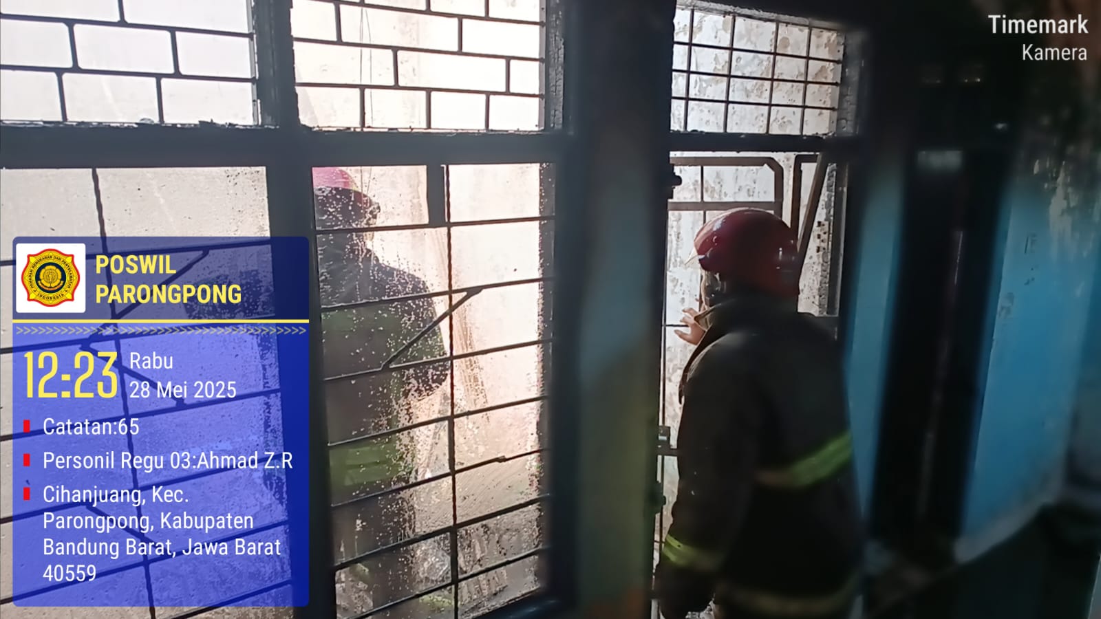 Respons Cepat Damkar KBB Selamatkan 7 Kamar Kontrakan dari Amukan Api