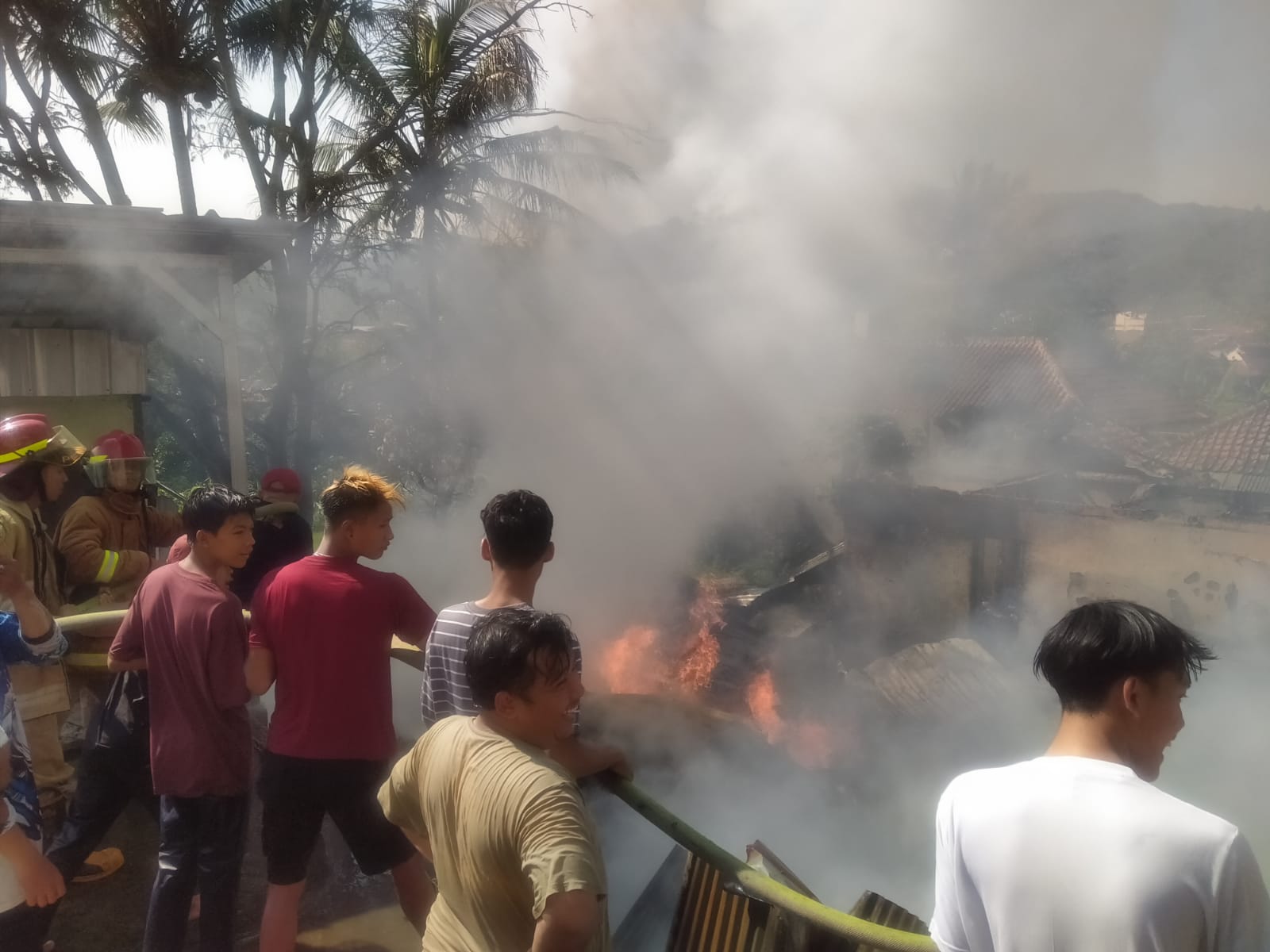 Damkar KBB Sigap, Tapi Seluruh Gudang Tetap Ludes Terbakar