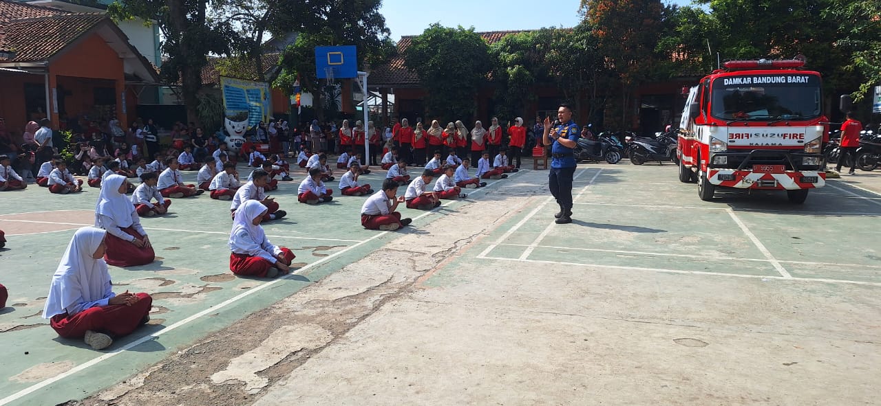 Atas Permintaan Sekolah, Damkar KBB Beri Edukasi Kebakaran di SDN Padasuka Mandiri 4 Kota Cimahi