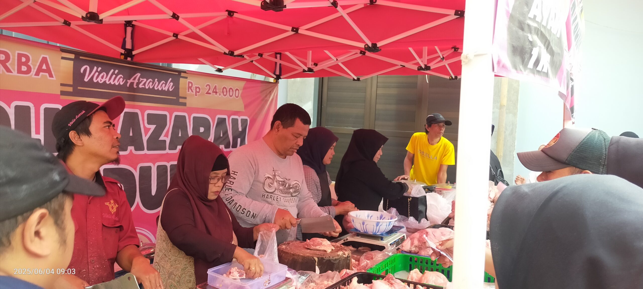 Violia Azarah Gelar Pasar Murah Daging Jelang Iduladha, Ratusan Warga Terbantu
