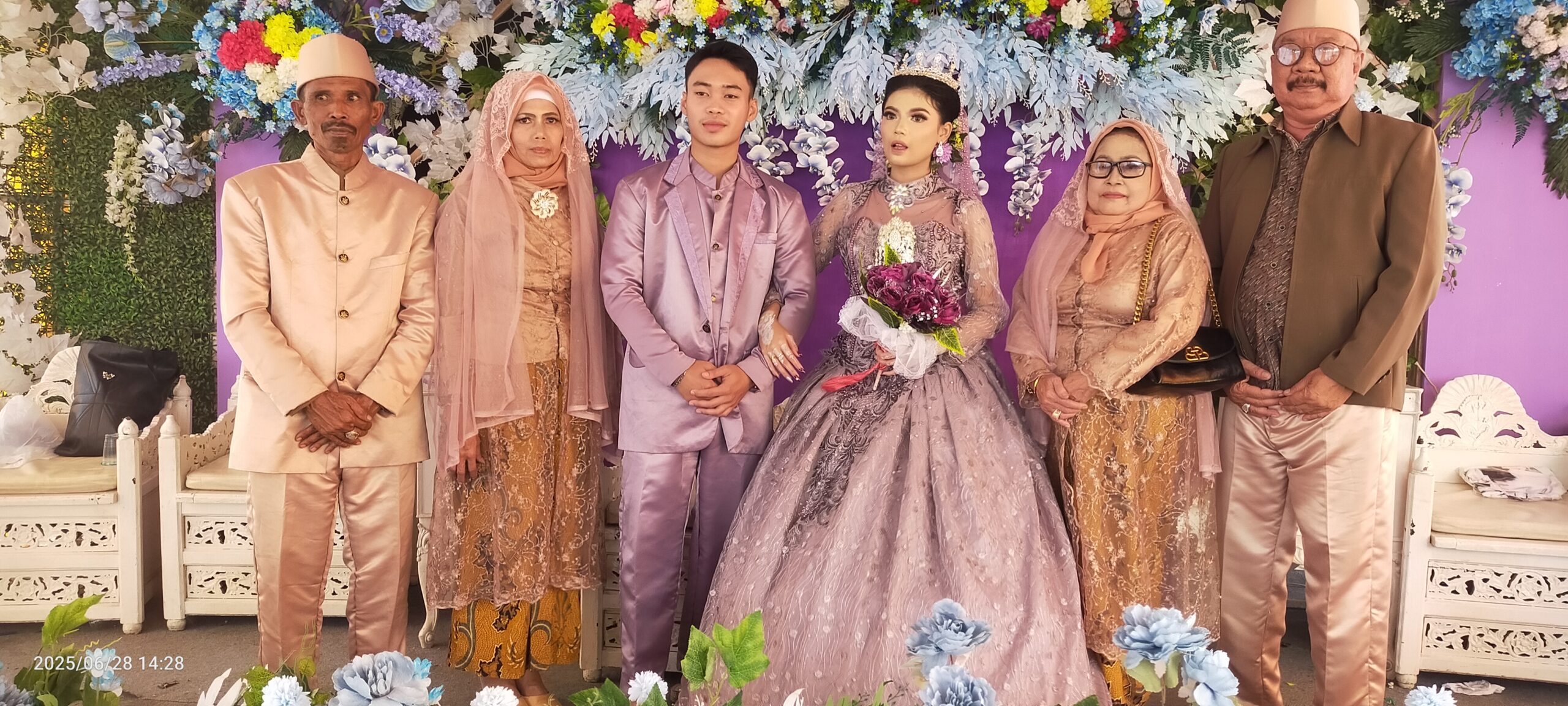 Menikah Usai Bertemu di Instagram, Oby dan Iyong Gelar Resepsi Meriah di Kp Sadang Dihadiri Wartawan se-Jawa Barat