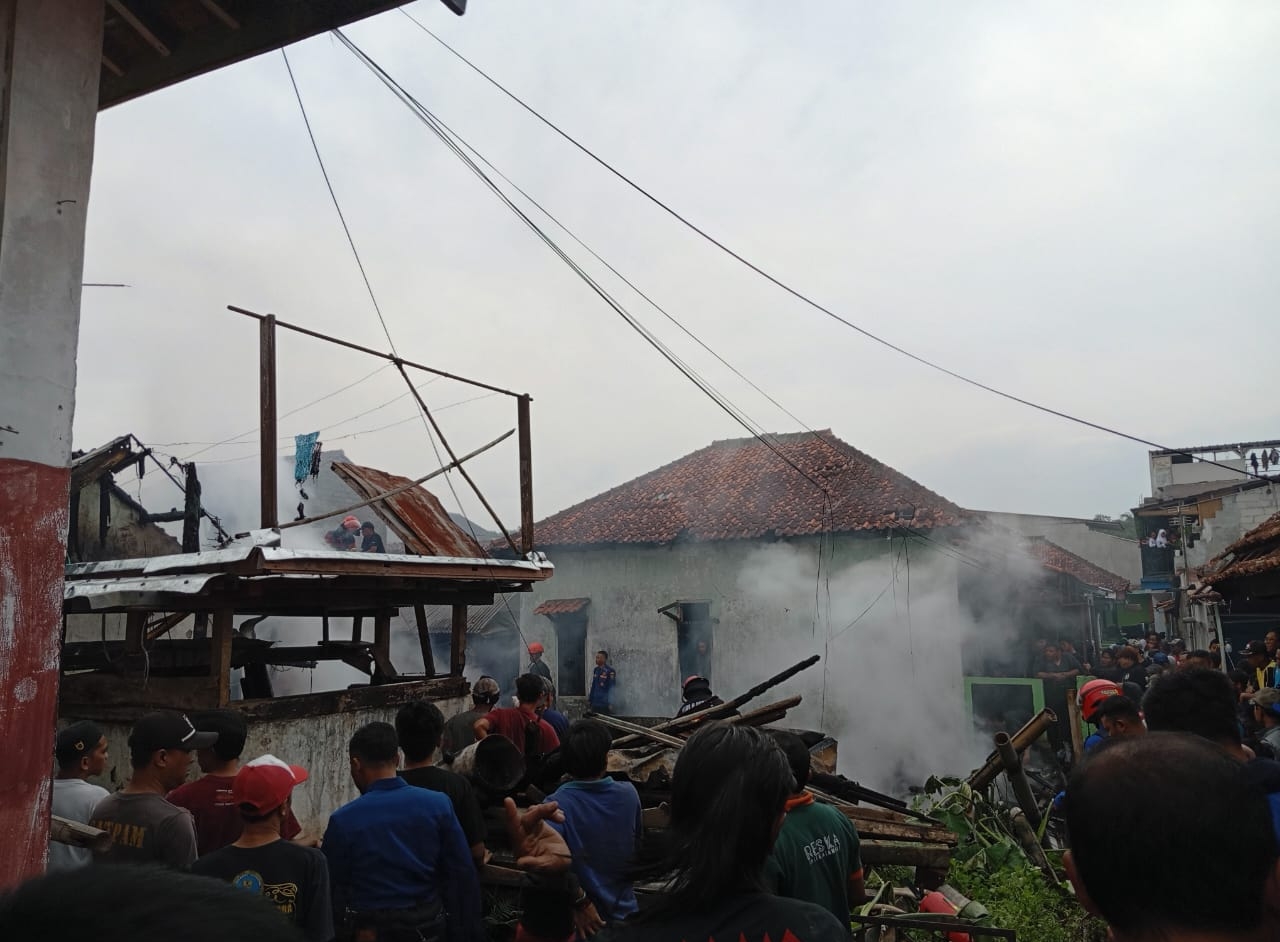 KEBAKARAN HEBOHKAN HARI JADI KBB KE -18, KERUGIAN CAPAI 1 MILIAR RUPIAH