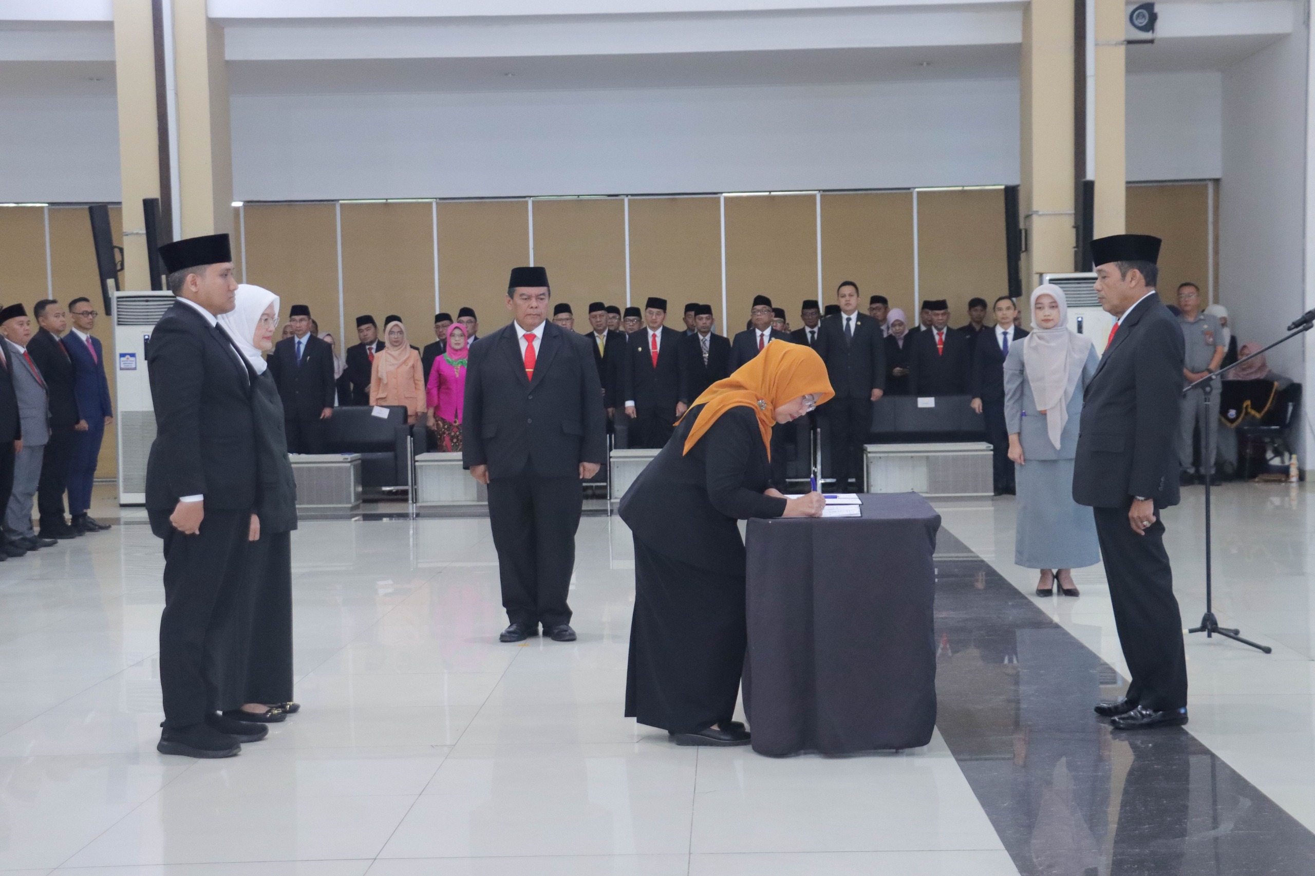 Pemkot Cimahi Lantik 123 Pejabat, Perkuat Birokrasi dan Dorong Reformasi ASN