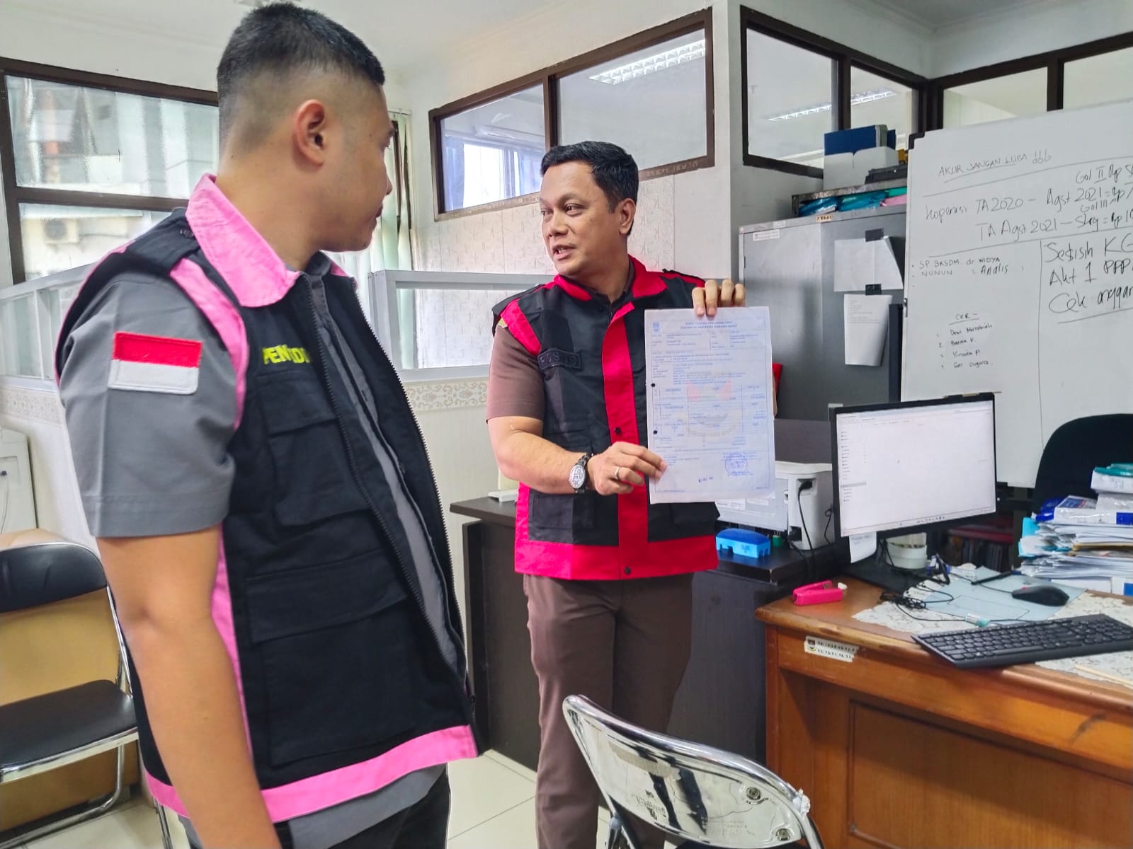 Kantor Dinkes KBB Digeledah! Kejari Bale Bandung Bongkar Dugaan Korupsi Mobil Caravan