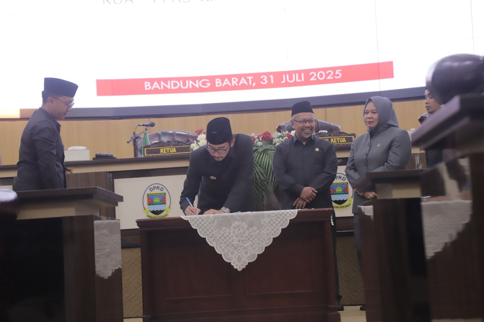 Bupati Jeje Tegaskan Anggaran Harus Berpihak pada Rakyat, DPRD KBB Setujui Perubahan KUA-PPAS 2025
