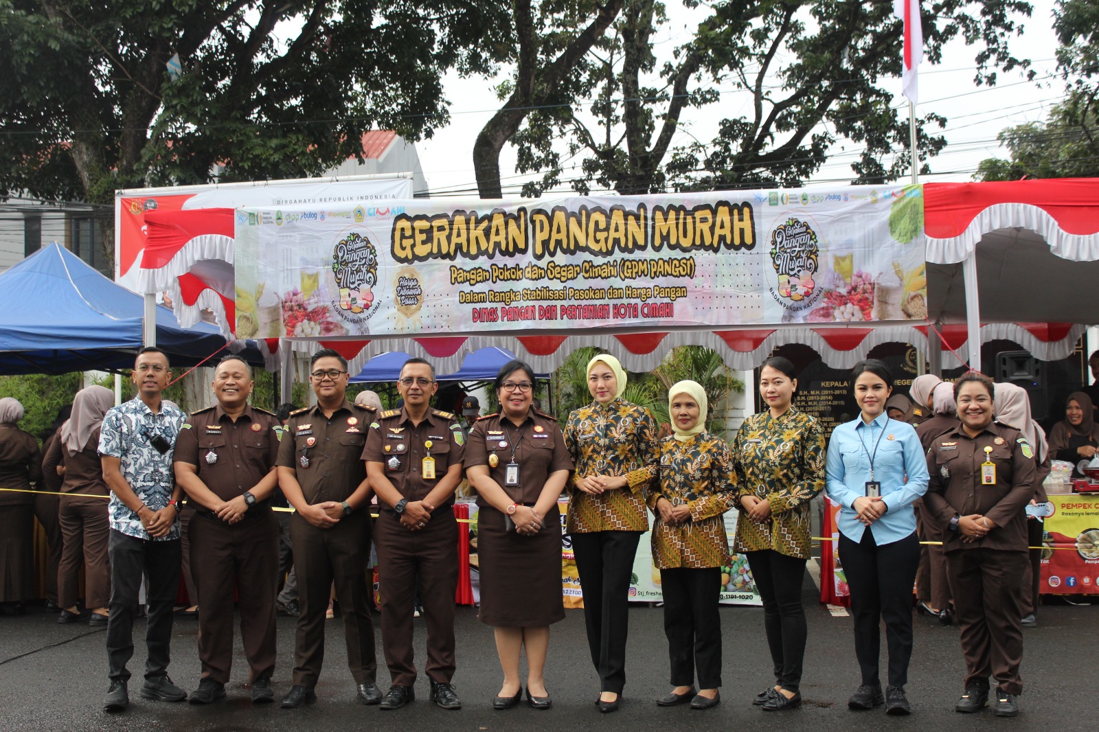 Kejari Cimahi Gelar Bazar Pangan Murah Serentak, Sediakan 5 Ton Lebih Sembako untuk Warga