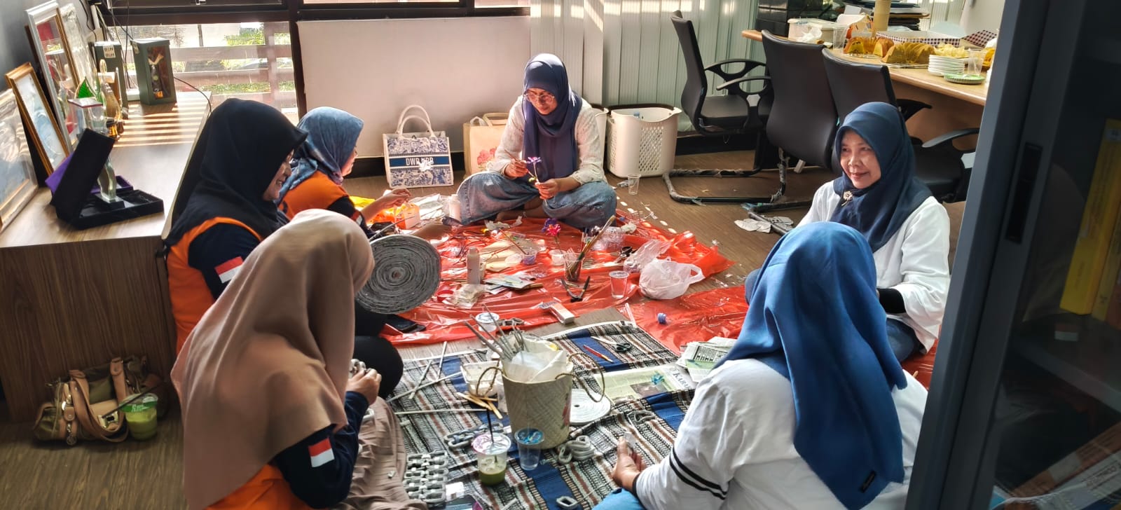 DWP DLH KBB Dorong Pemanfaatan Ulang Sampah Jadi Produk Kerajinan