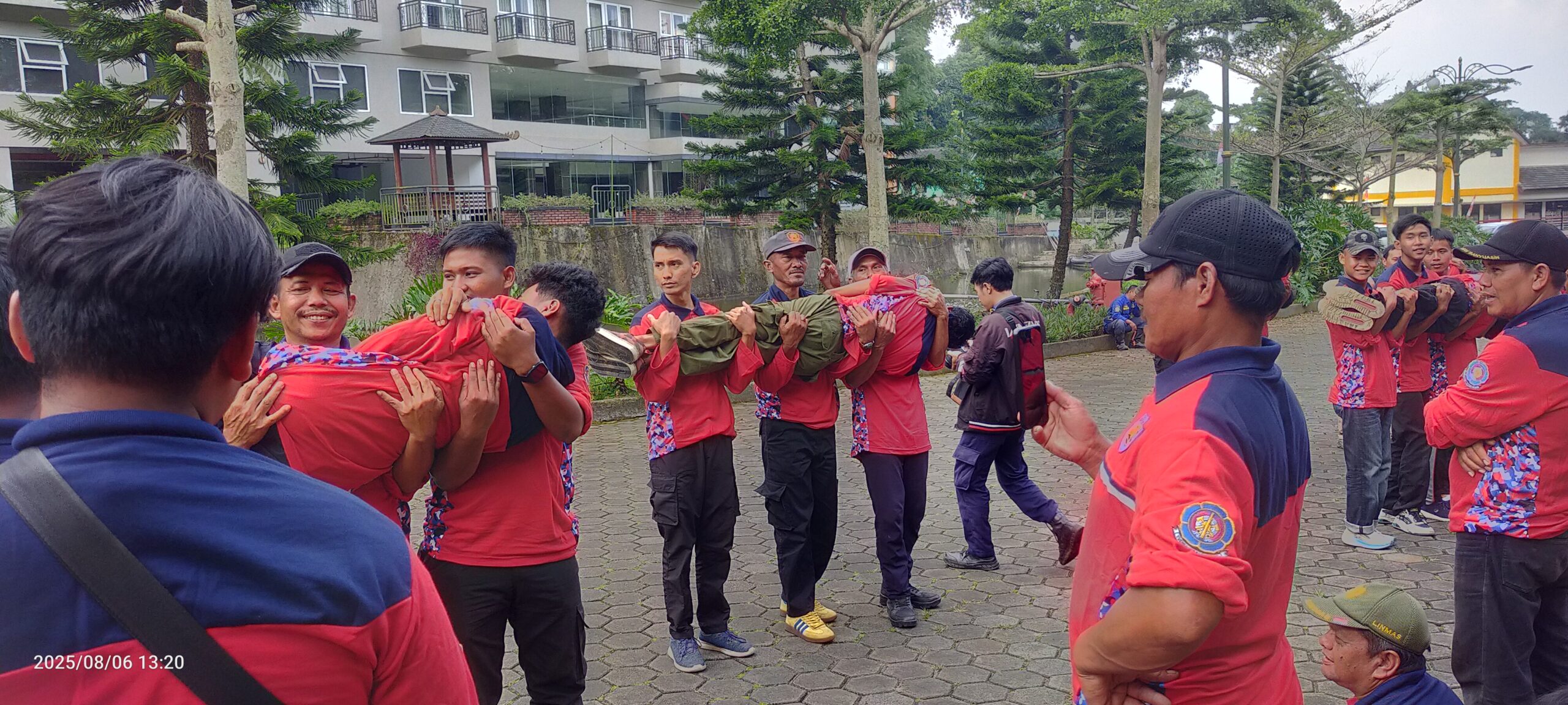 Kobaran Api Bisa Habiskan Rumah dalam Detik, Redkar Jadi Tameng Terdepan di KBB!
