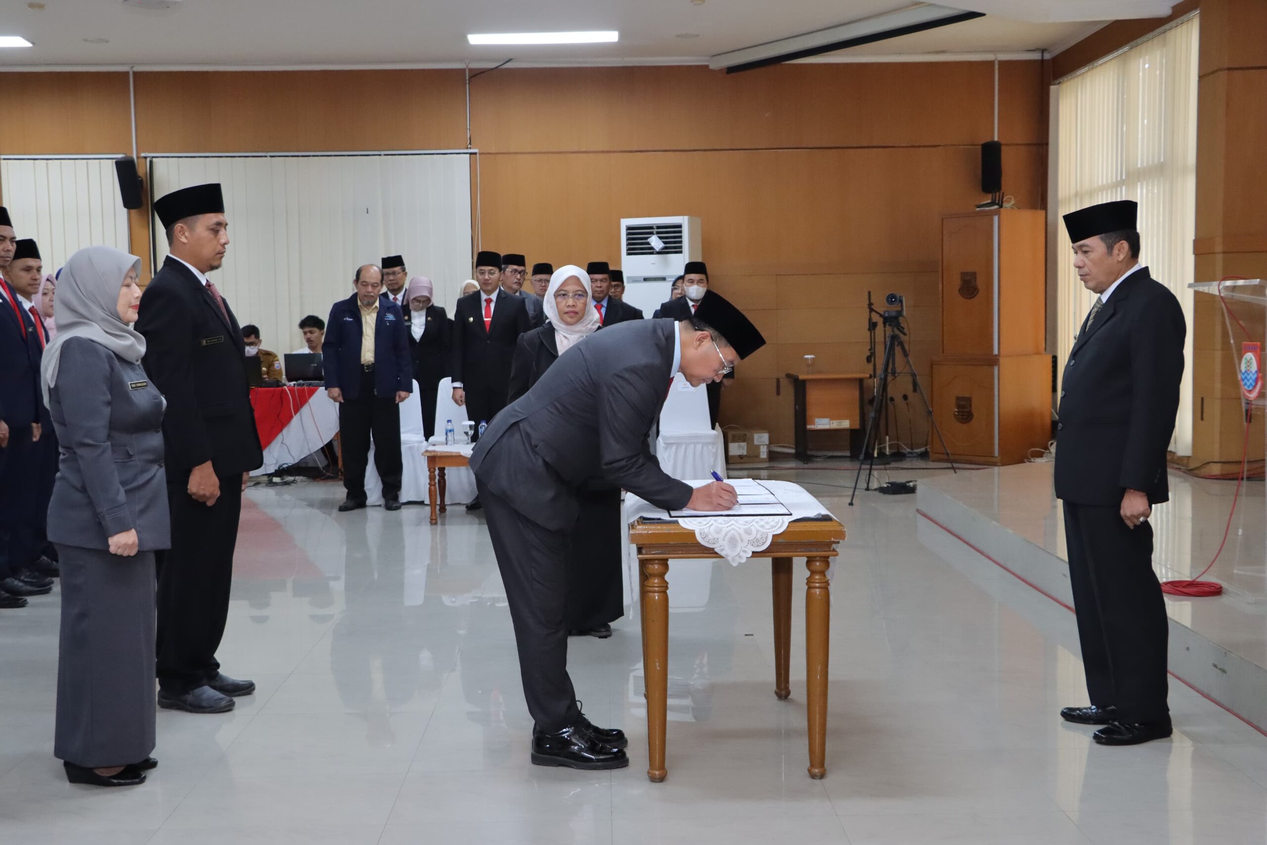 123 Pejabat Fungsional Resmi Dilantik, Wali Kota Cimahi Tegaskan Integritas dan Profesionalisme ASN