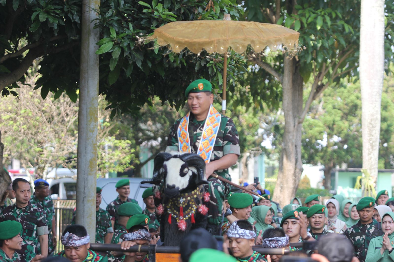 Pangdam III/Siliwangi Tekankan Profesionalisme dan Keharmonisan Keluarga Prajurit di Garut