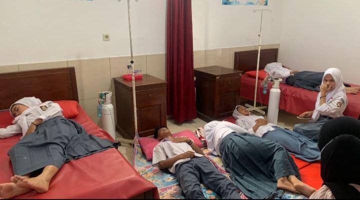 Puluhan Siswa SMK di Bandung Barat Diduga Keracunan Makanan Program MBG, Belasan Dirawat di RS