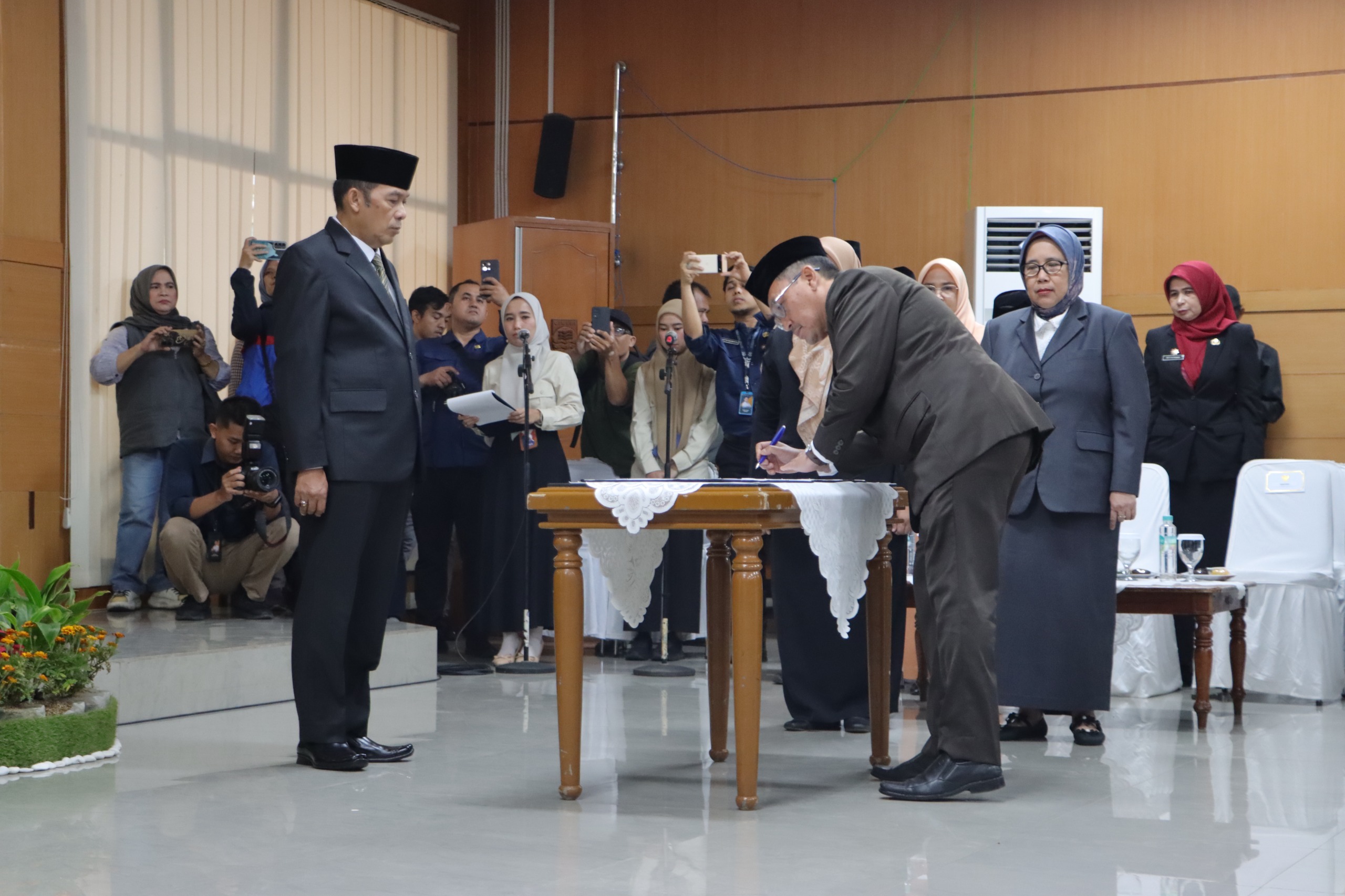 Wali Kota Cimahi Lantik Pejabat Eselon II, Tegaskan Rotasi Tanpa Intervensi