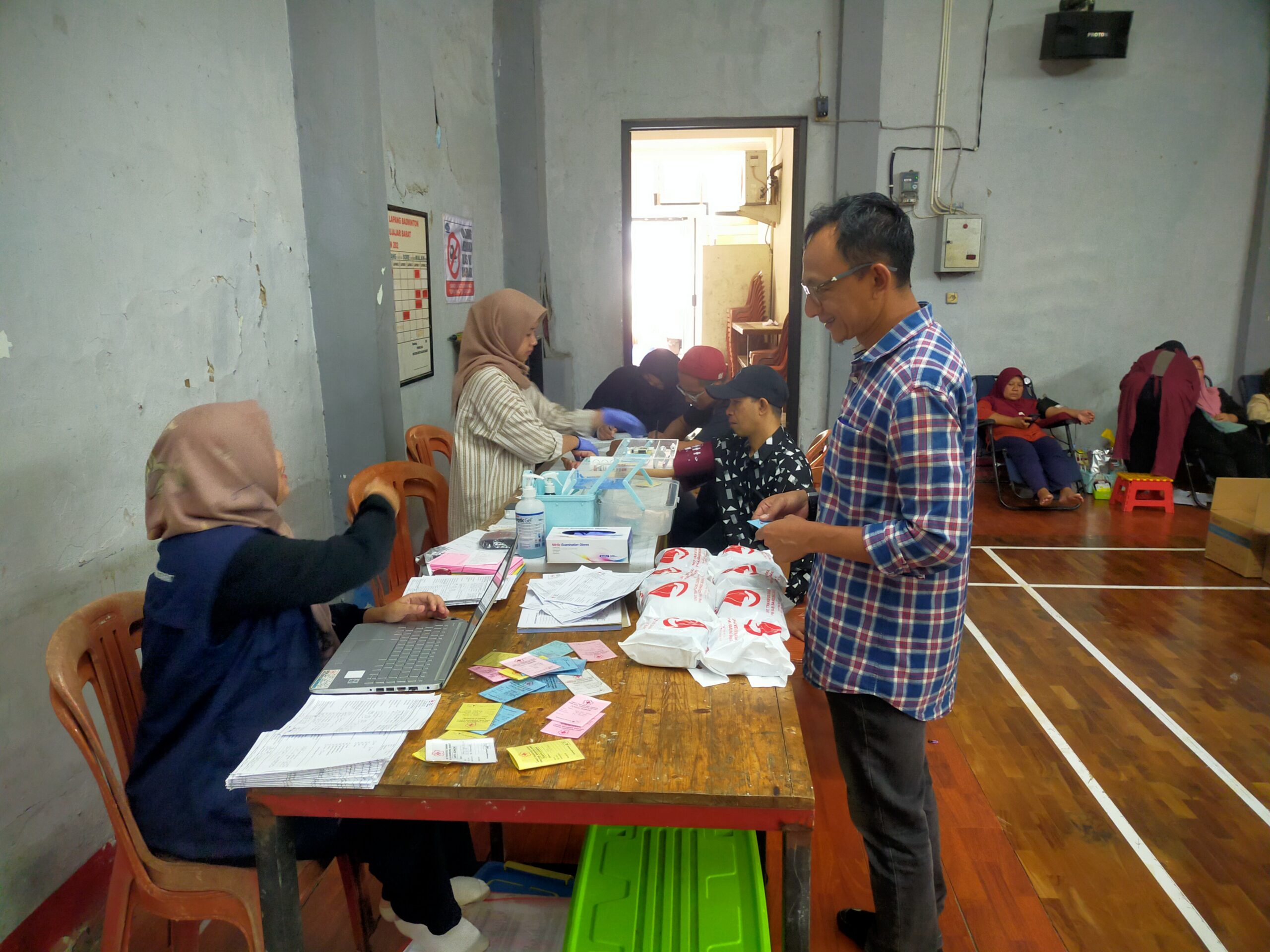 Ratusan Warga Desa Batujajar Barat Antusias Ikuti Donor Darah Bulanan PMI