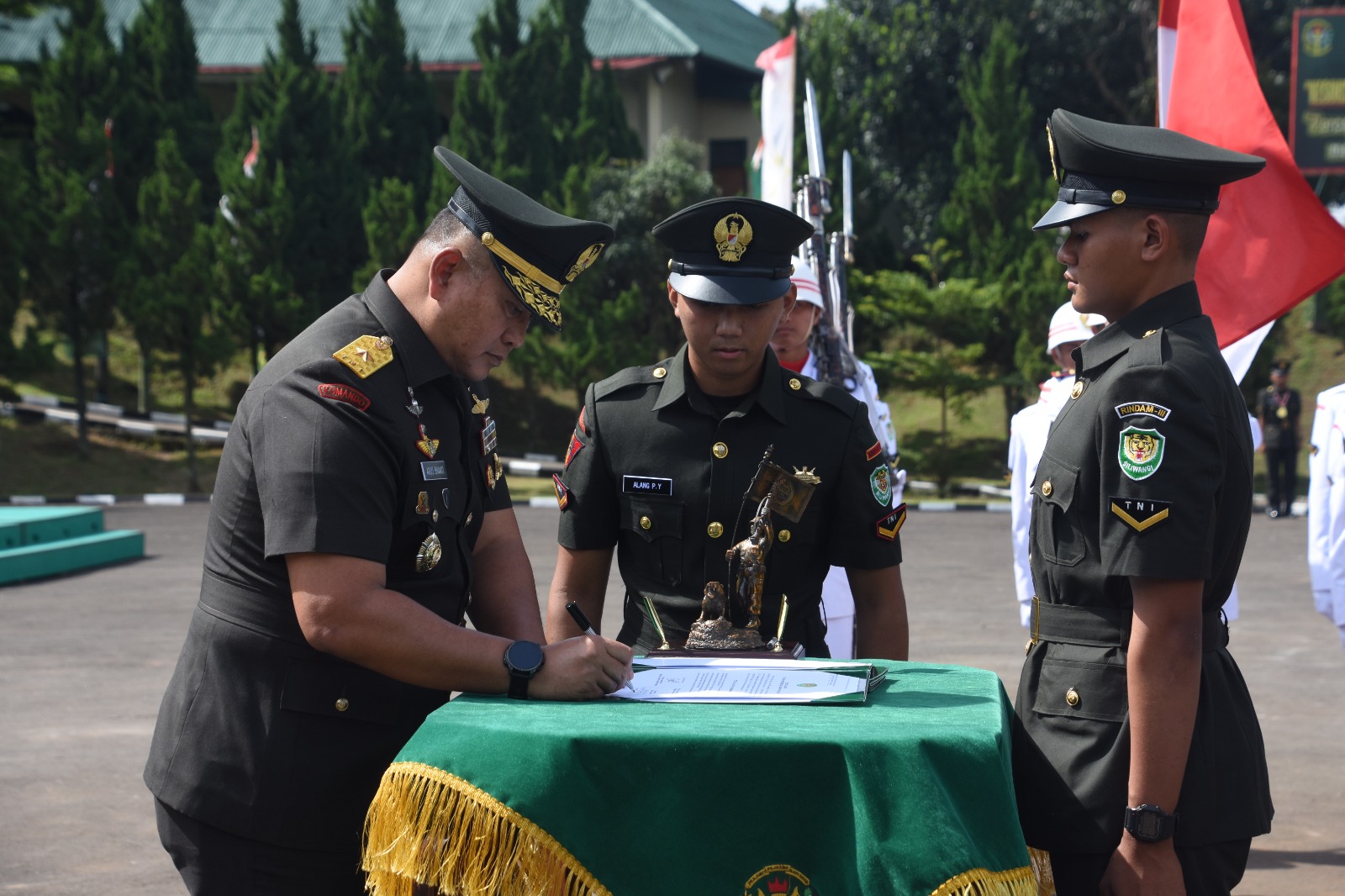 Kasdam Siliwangi Lantik 467 Bintara TNI AD
