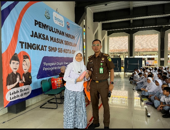 Kejari Cimahi Tanamkan Disiplin Hukum Melalui Jaksa Masuk Sekolah