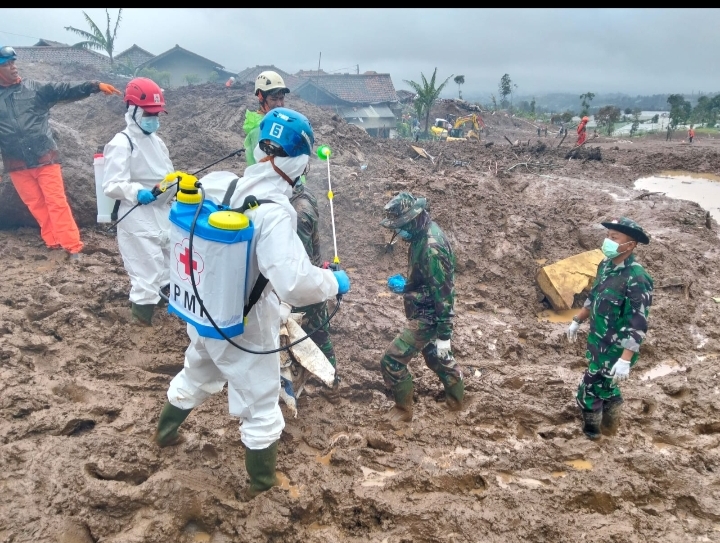 Hari Ketujuh Longsor Pasirlangu, TNI Dan Tim Gabungan Percepat Evakuasi Korban
