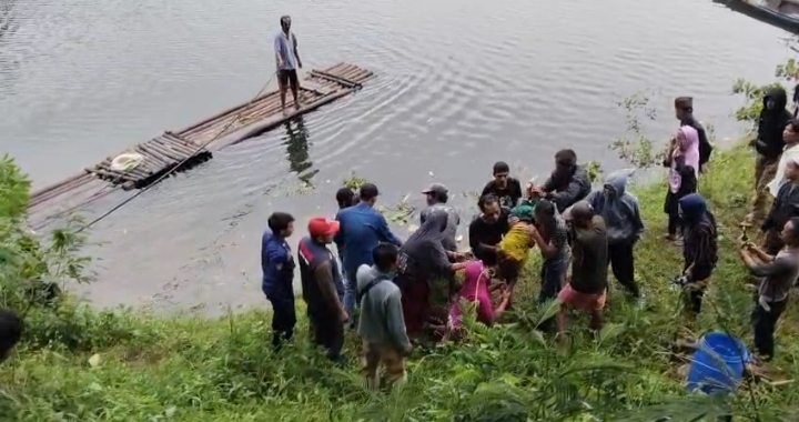 Damkar Bandung Barat Evakuasi Bocah 7 Tahun Tenggelam di Waduk Saguling Cihampelas