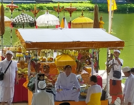 Upacara Ribuan Umat Hindu Melasti Nyepi Caka 1948 di Lembah Dewata Lembang